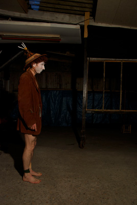 Gaëtan Sataghen danse Toilettes pour tous 2, photo de Robert Merter